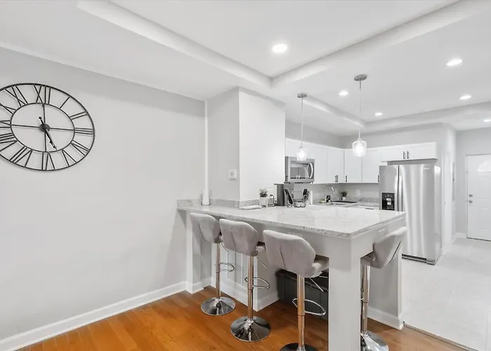 Charm City Homestay In Washington Village