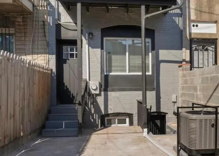 Modern 4Br- Near Everything!